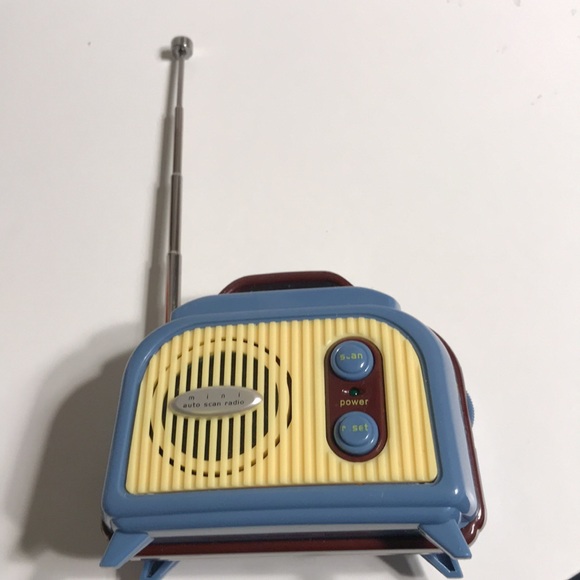 Radio Final Sale - Picture 3 of 7